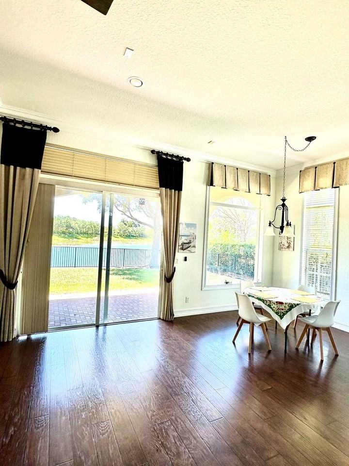 8186 Nw 105th Ln - Photo 6 of 35