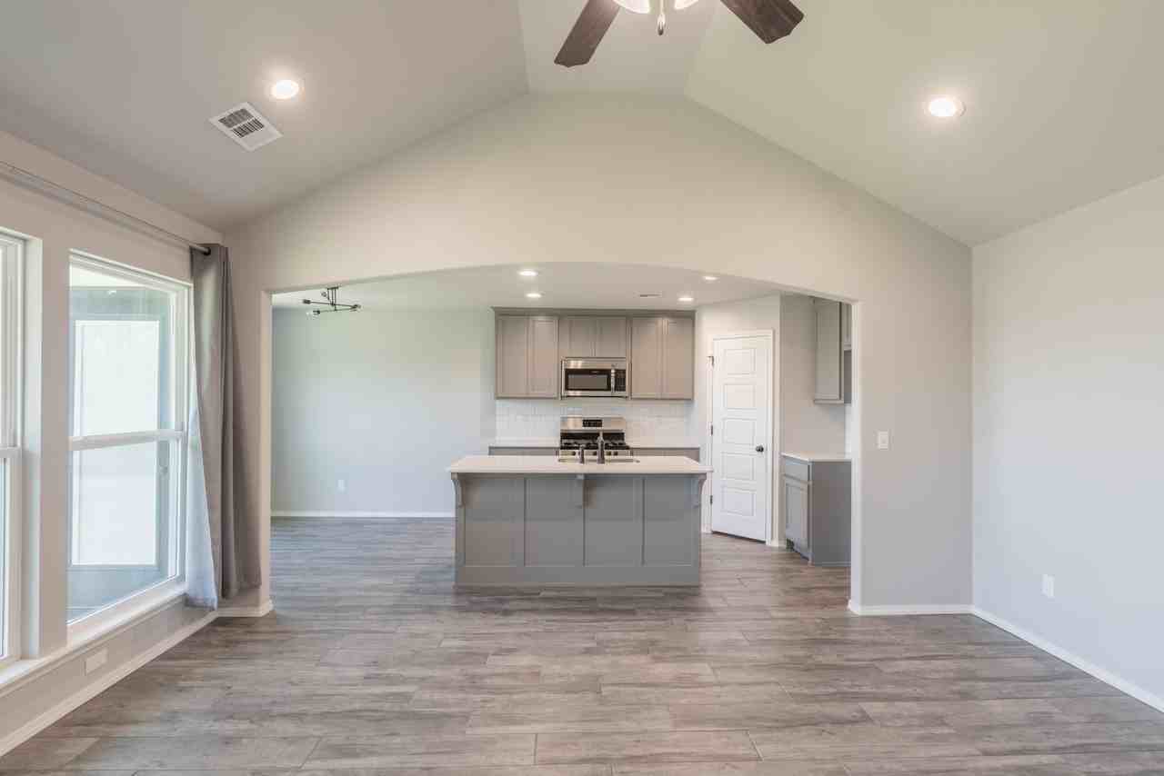 6800 S 20th St - Photo 5 of 28