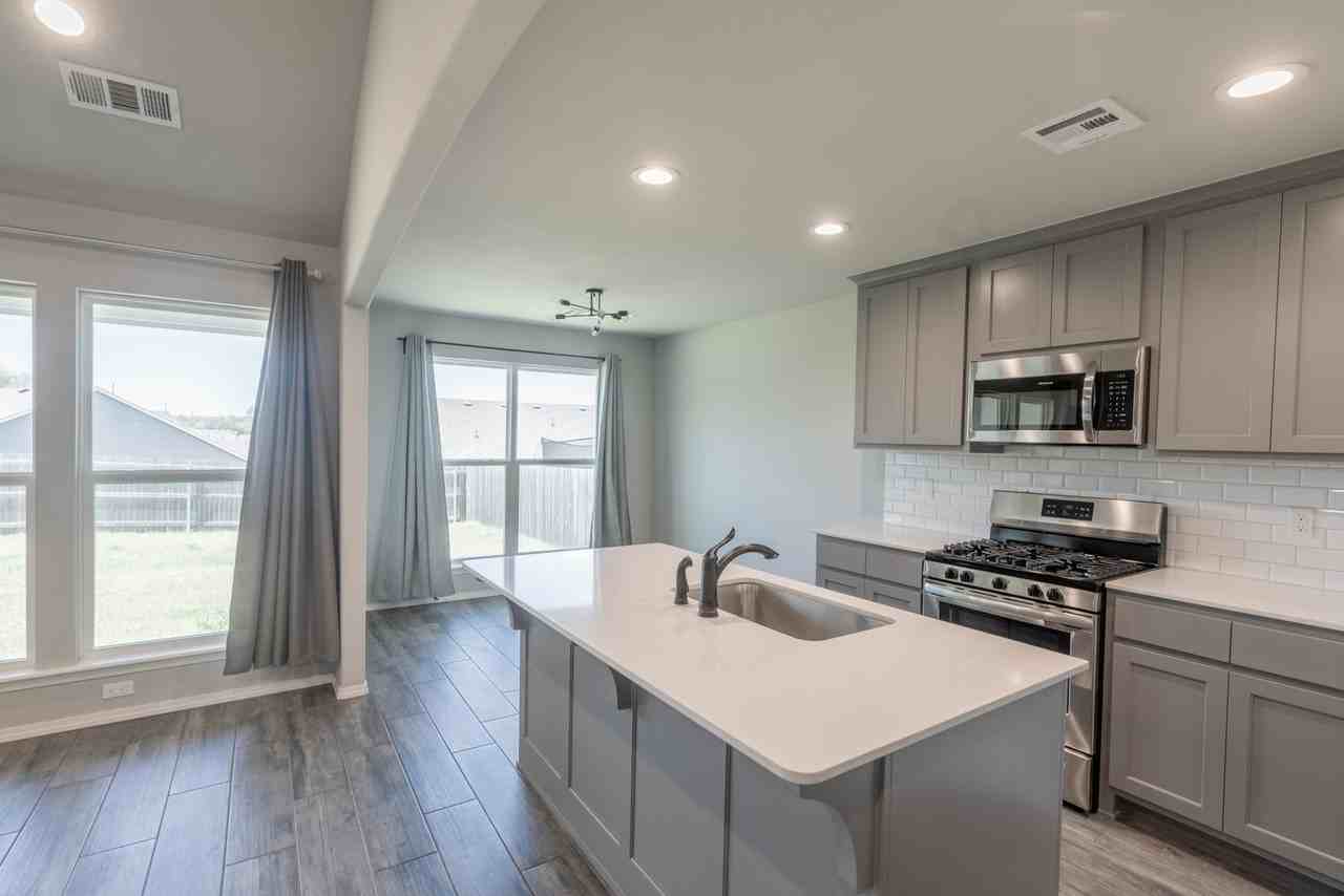 6800 S 20th St - Photo 7 of 28