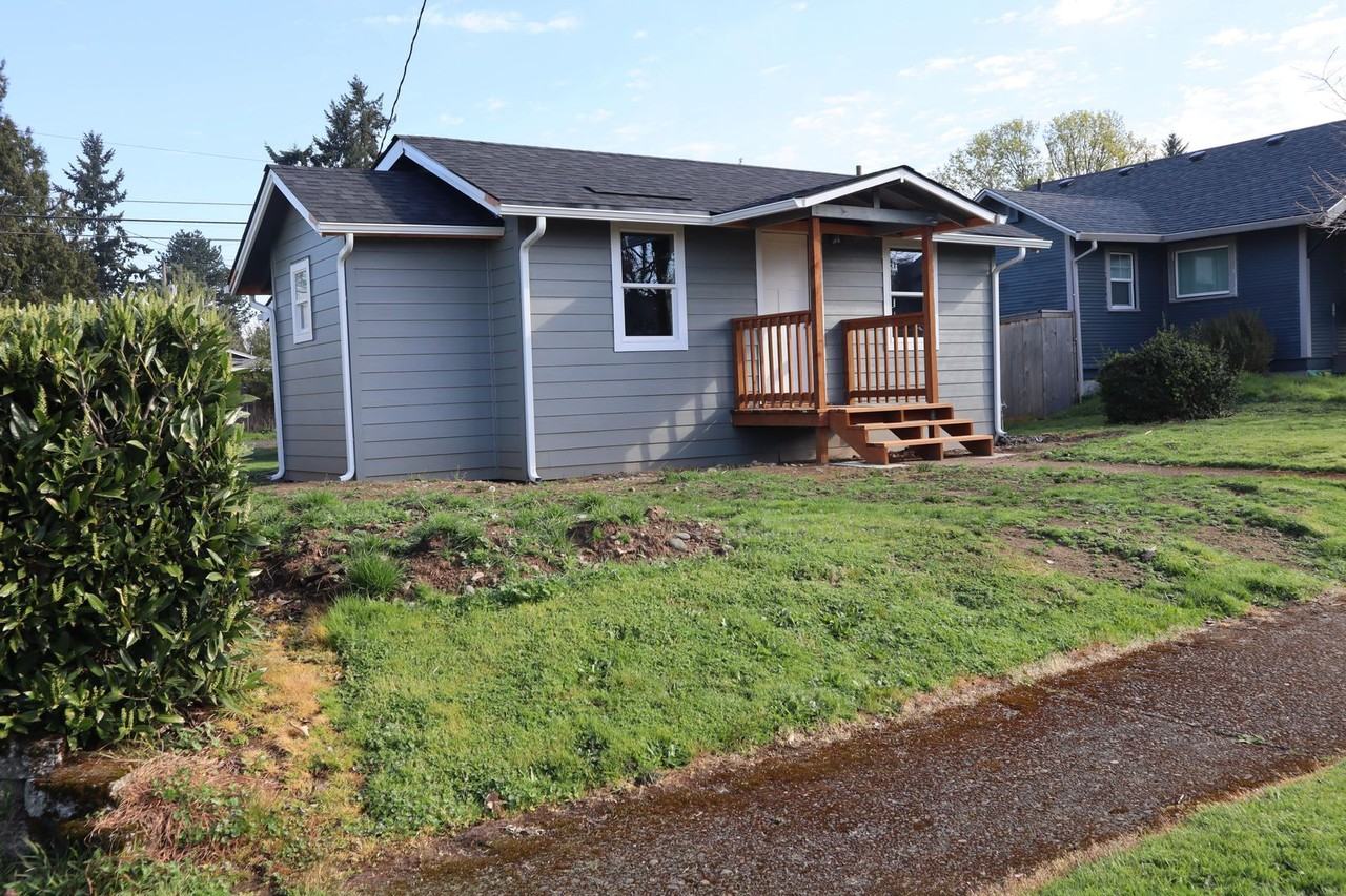 318 Nw 40th St - Photo 2 of 3