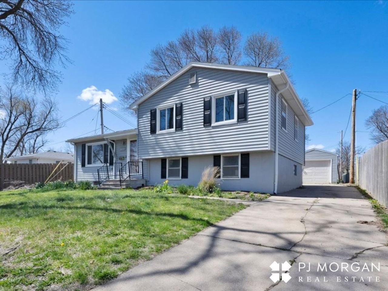 2822 S 118th St - Photo 2 of 27