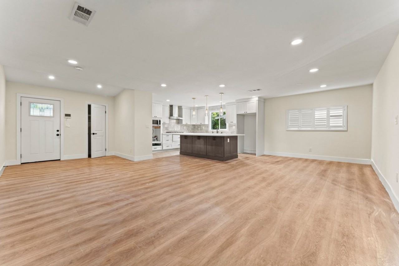 9361 Murline Dr - Photo 3 of 20