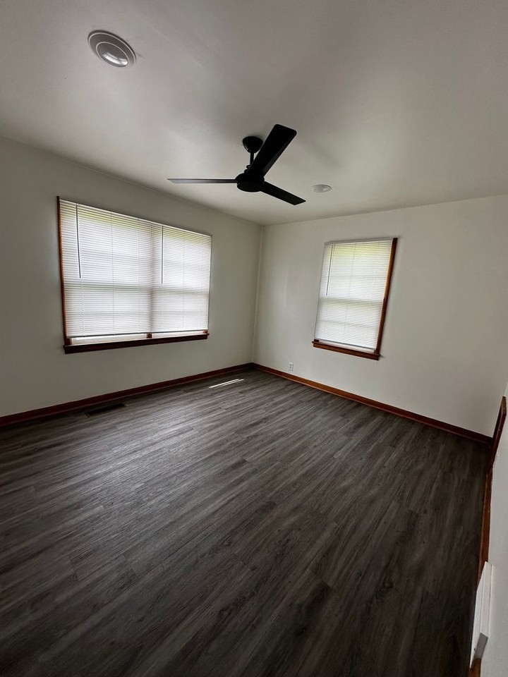 5916 W Wedington Dr - Photo 3 of 16