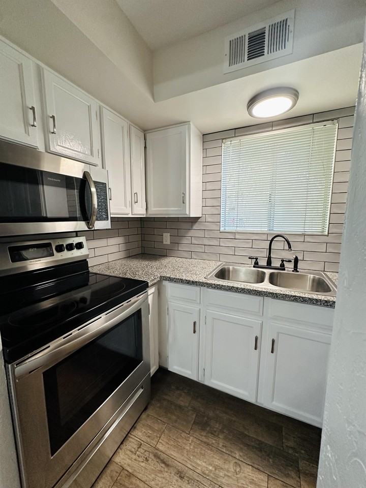 2601 W Broadway BlvdUnit N-386 #N386 - Photo 7 of 22