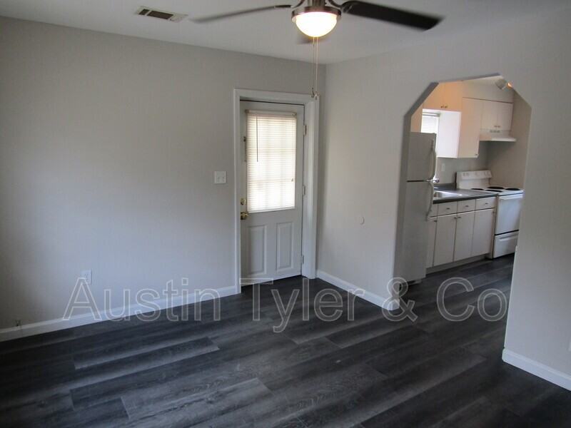 2983 Hospital Dr - Photo 2 of 8