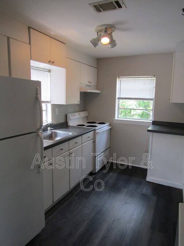 2983 Hospital Dr - Photo 3 of 8