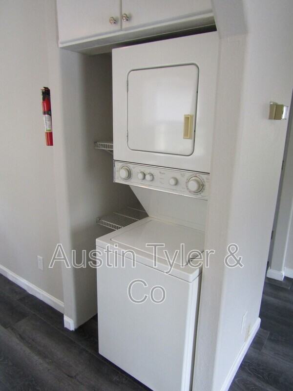 2983 Hospital Dr - Photo 4 of 8