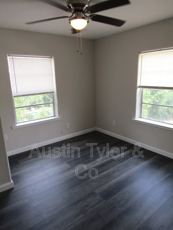 2983 Hospital Dr - Photo 6 of 8