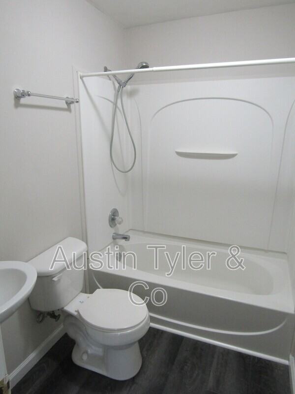 2983 Hospital Dr - Photo 7 of 8