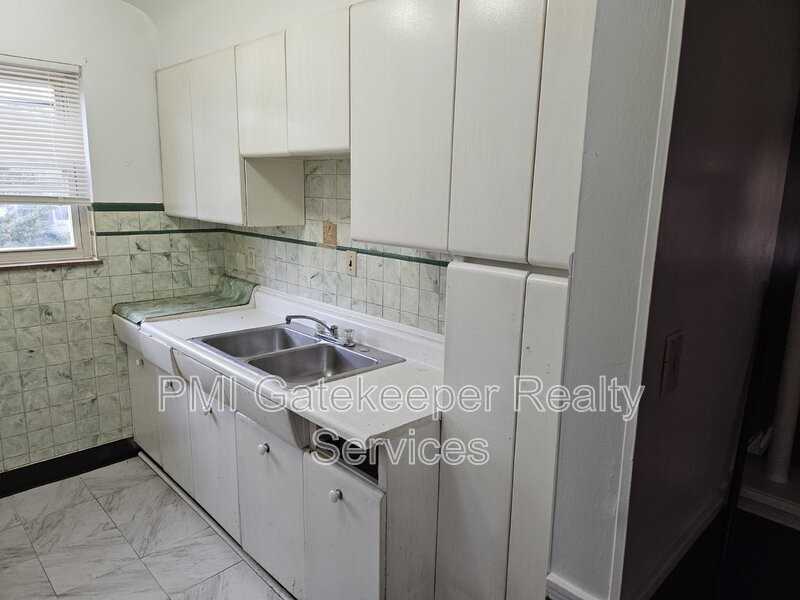 2437 Vera Ave #1 - Photo 3 of 10
