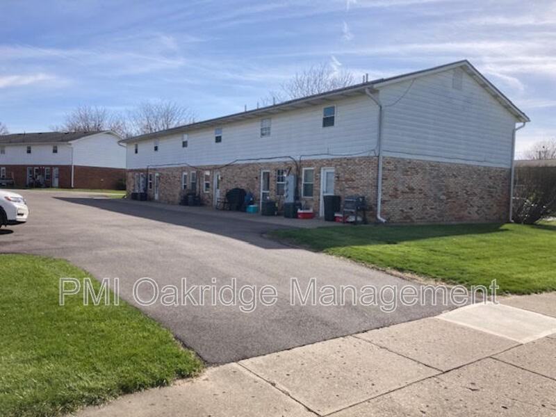 1537 Spruce Ave - Photo 2 of 11