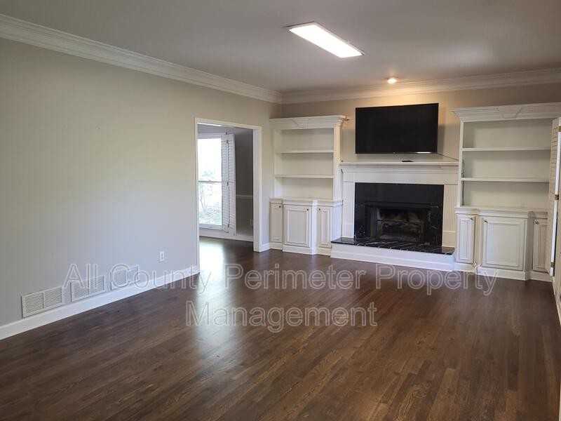 1155 Davis Pl Nw Apt C - Photo 5 of 25