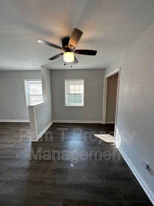 1920 Lloyd St - Photo 3 of 10