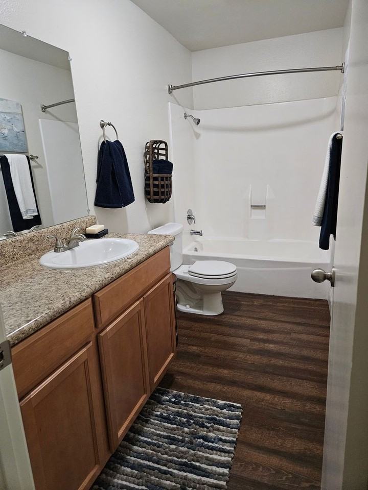 Parkwood Apartments - Photo 4 of 27