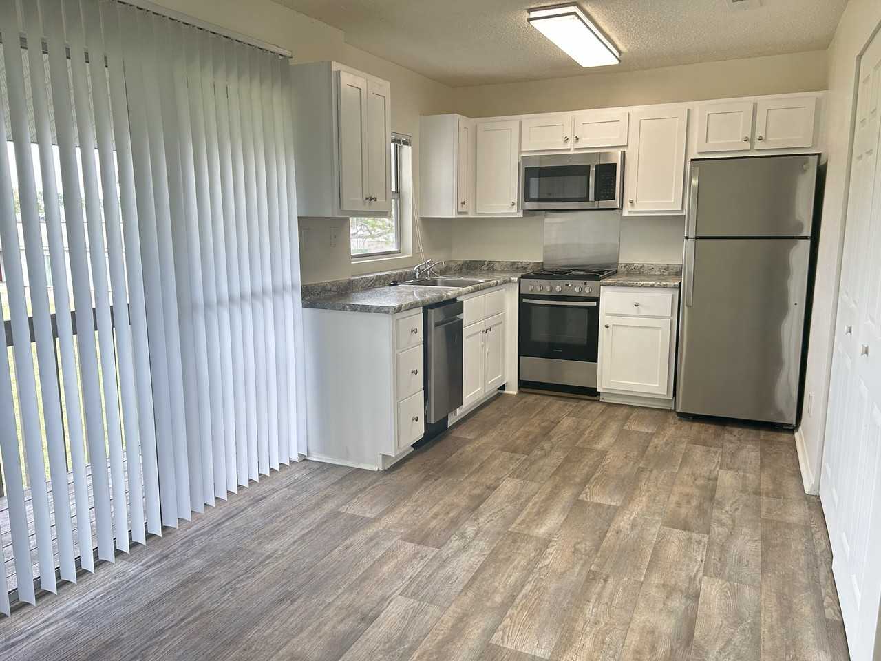 Meadowwood Apartments - Photo 4 of 7