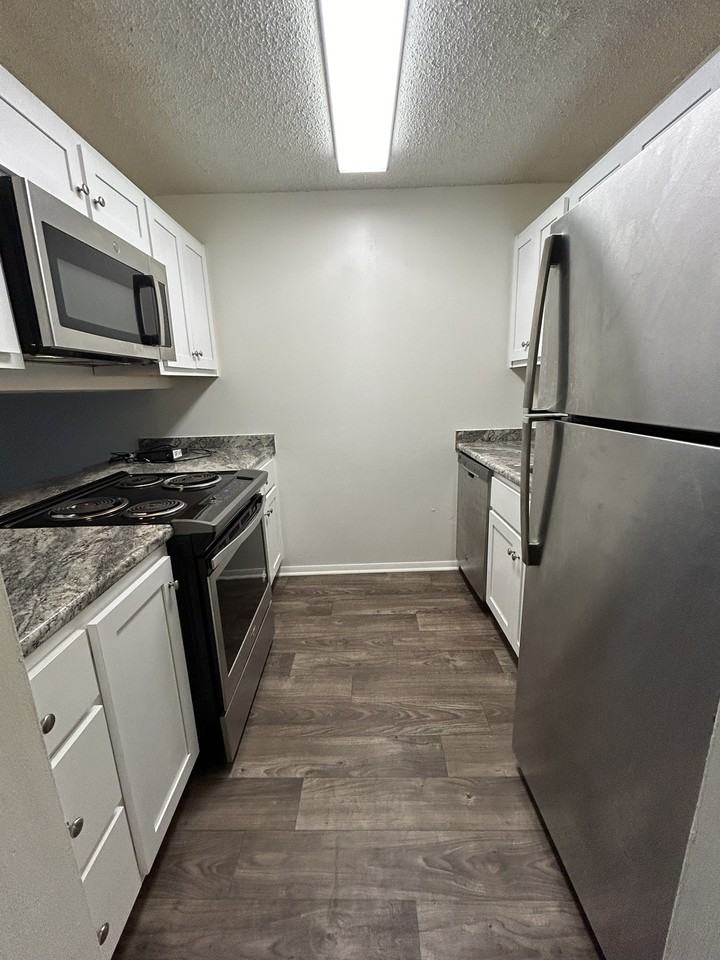 Meadowwood Apartments - Photo 5 of 7