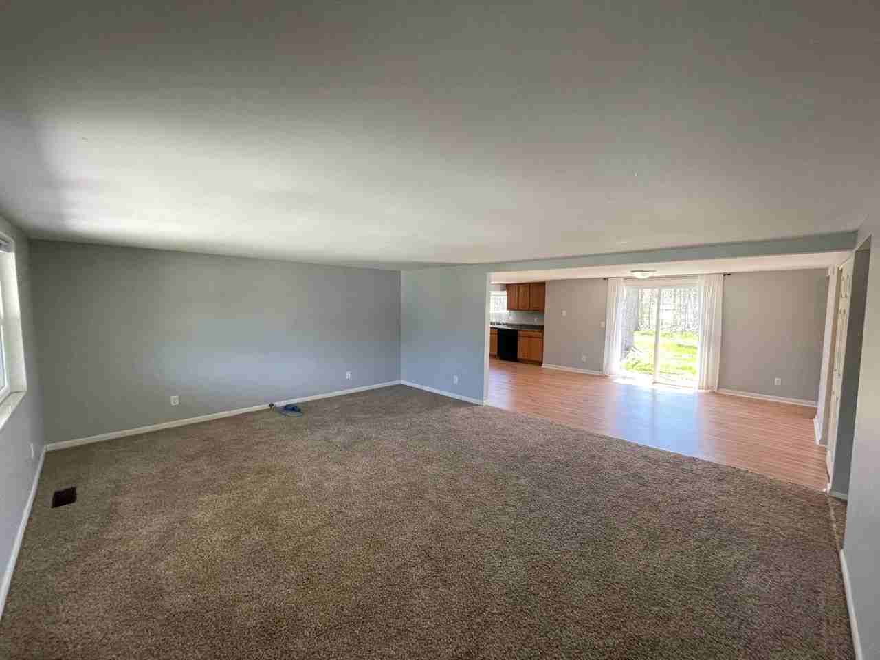 2306 Deerwood Dr - Photo 2 of 24