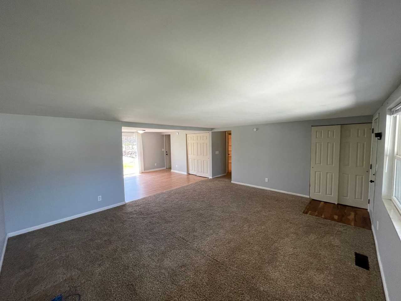 2306 Deerwood Dr - Photo 3 of 24