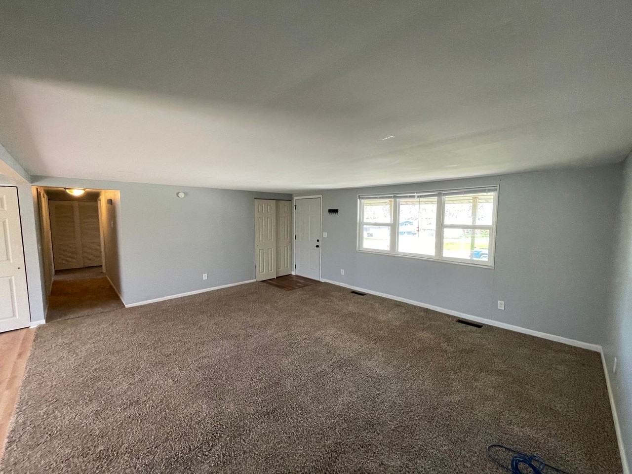 2306 Deerwood Dr - Photo 4 of 24