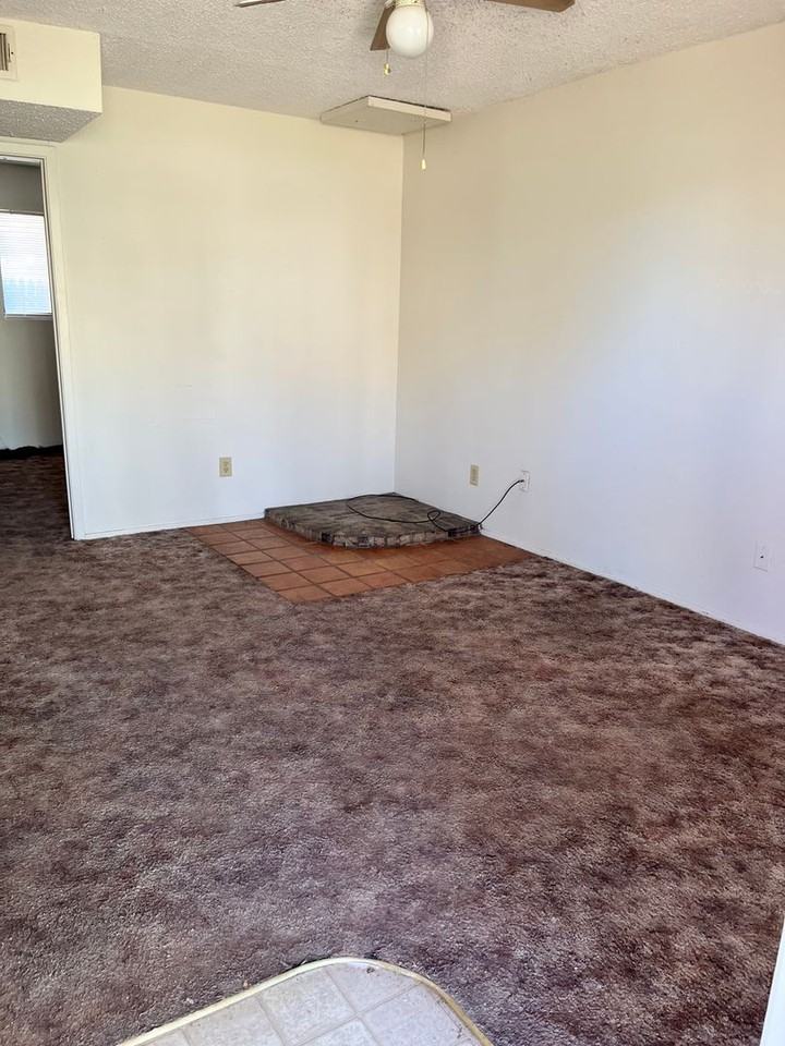 1011 W 16th St - Photo 2 of 7