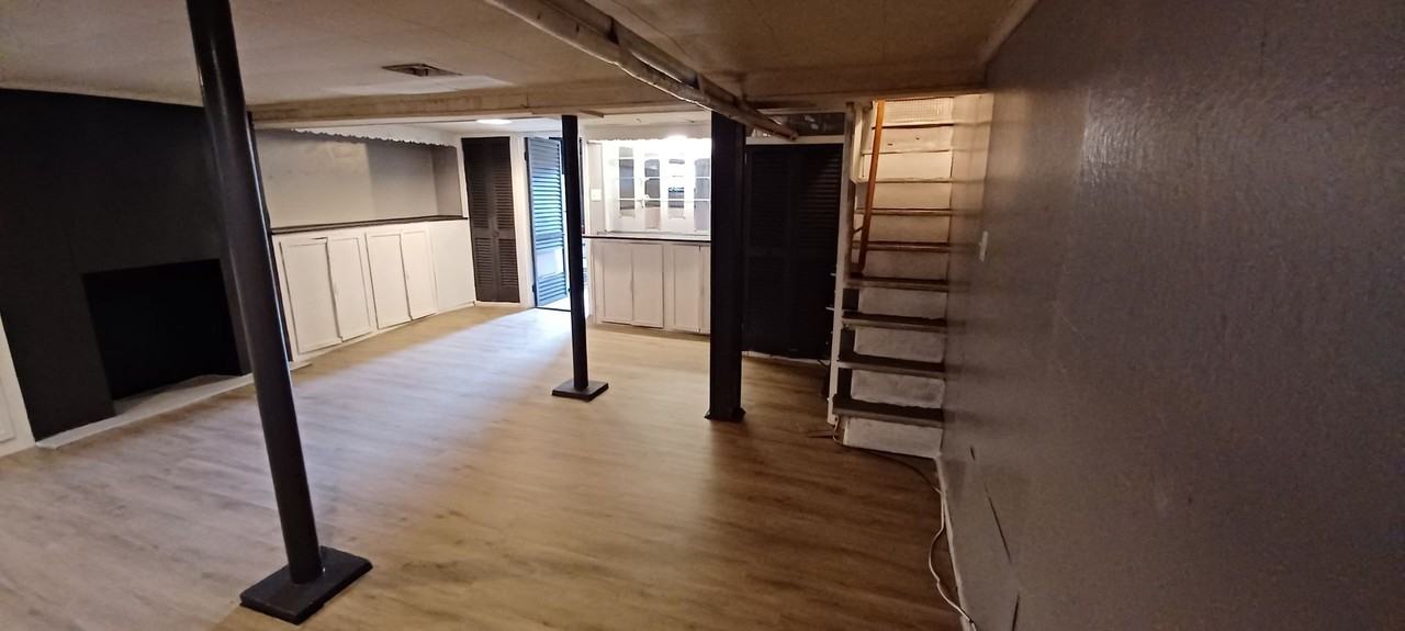 2207 Whittier Ave - Photo 3 of 11