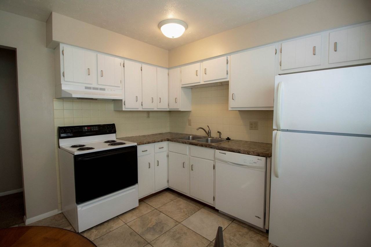 1500 Hancock Dr - Photo 6 of 14