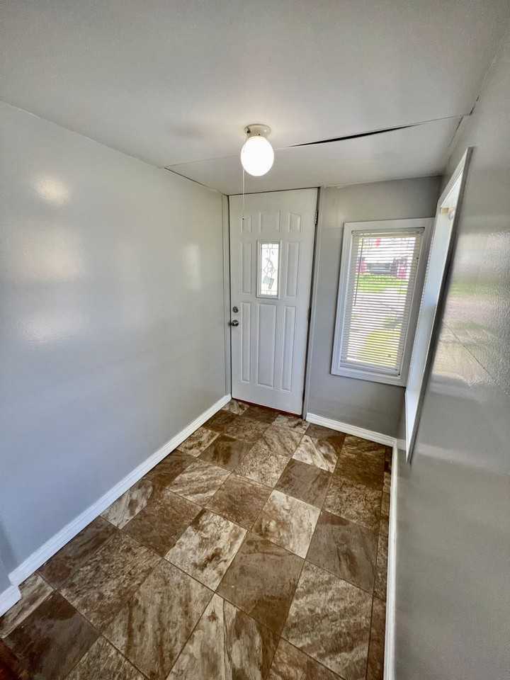 4321 Holton Ave - Photo 3 of 43