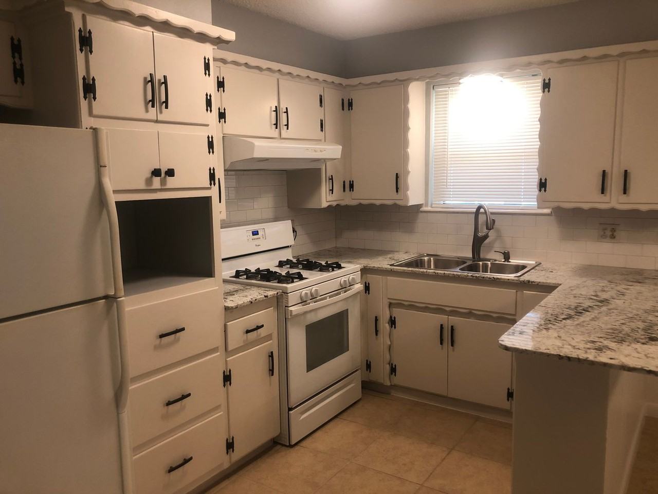 1124 Sw 55th St - Photo 3 of 12