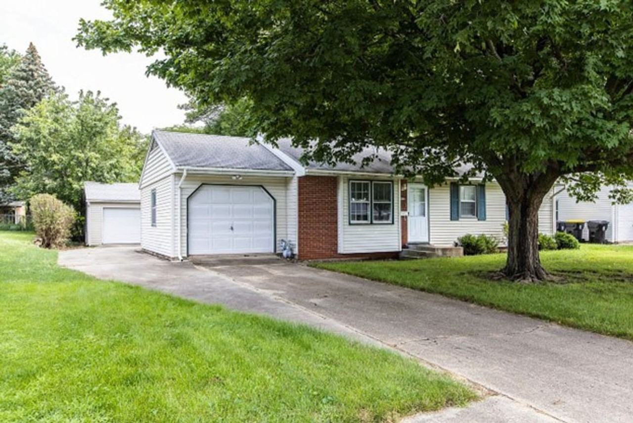 304 Martin St - Photo 3 of 16