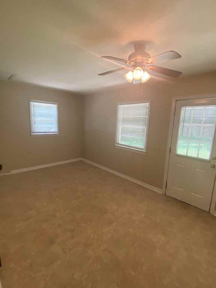 10705 Grafton Hall Rd - Photo 3 of 13