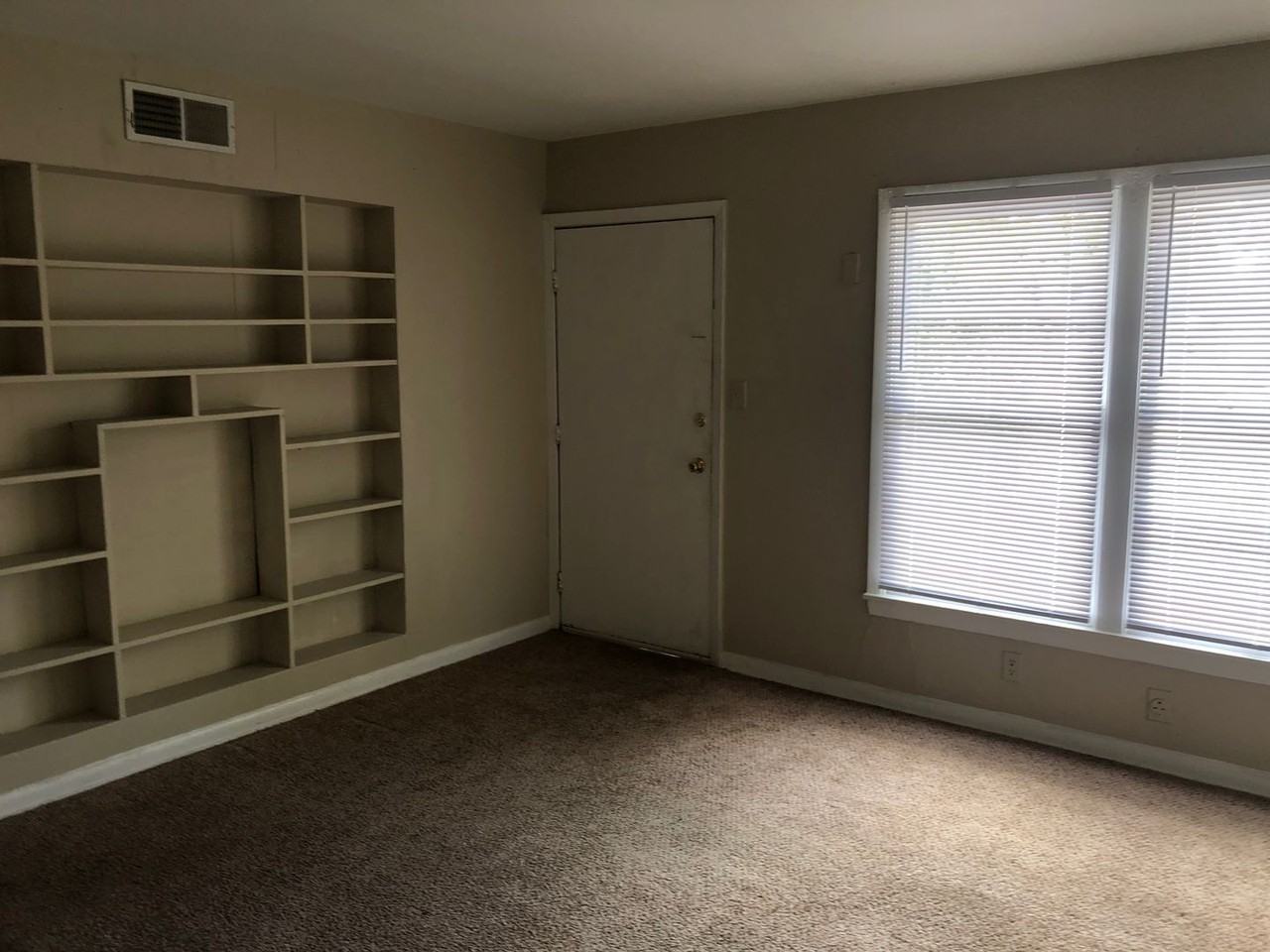 10705 Grafton Hall Rd - Photo 5 of 13