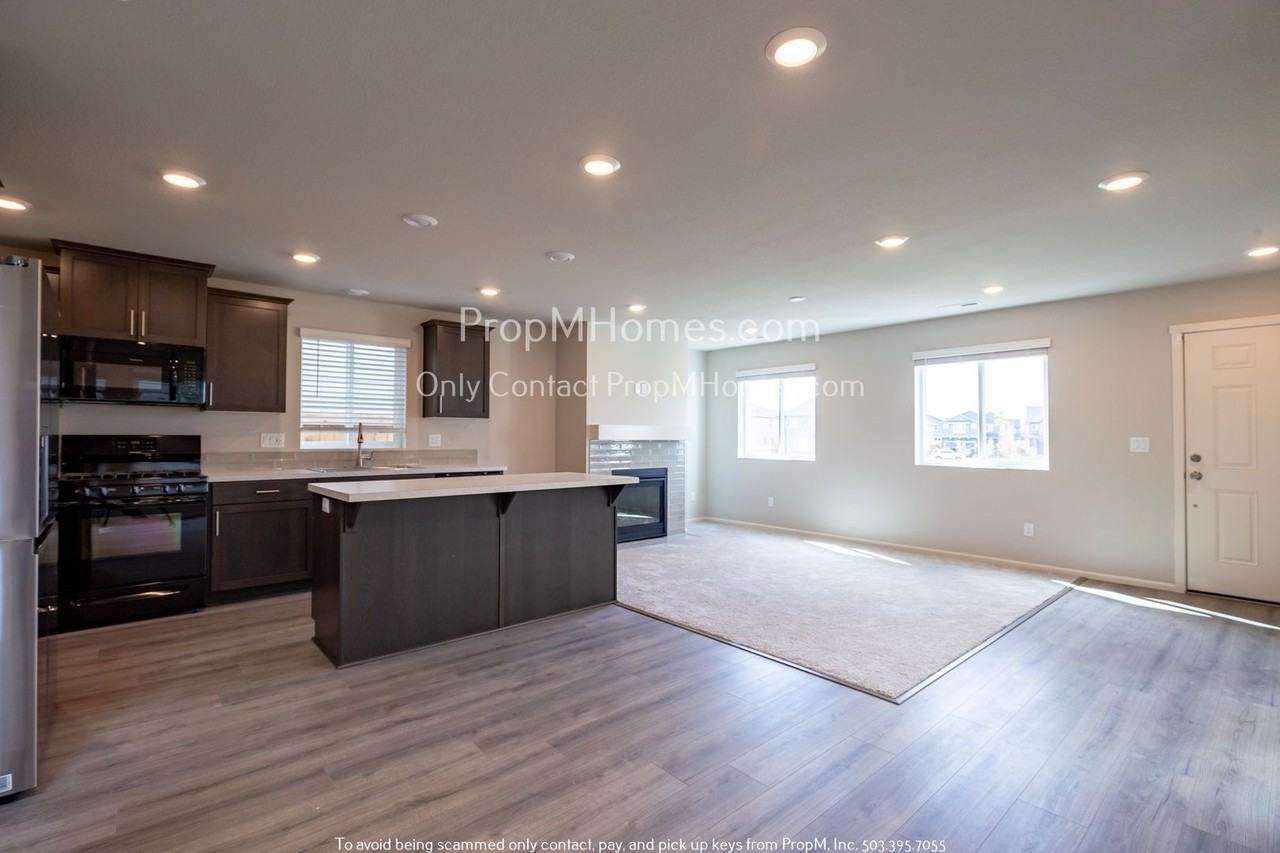 1122 Mccallum Ln - Photo 3 of 25