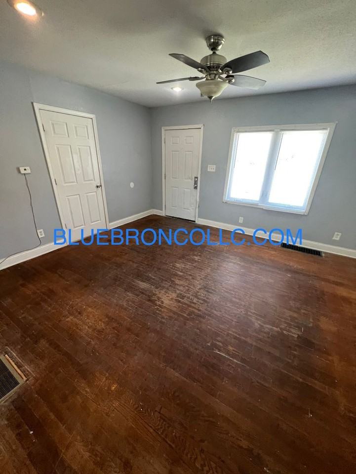 124 S Forest Ave - Photo 3 of 18