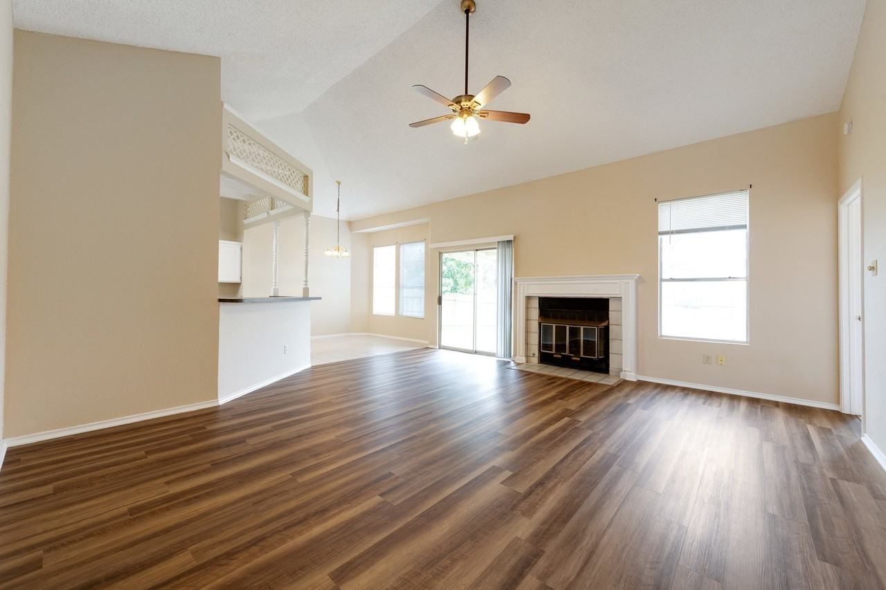 14504 Sandy Side Dr - Photo 3 of 16