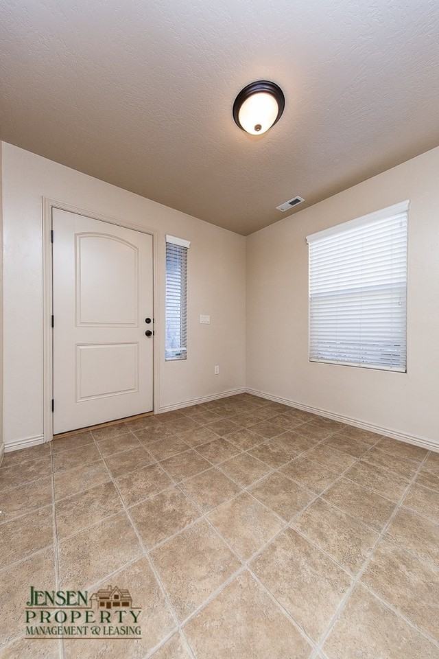 686 N 700 E - Photo 4 of 21