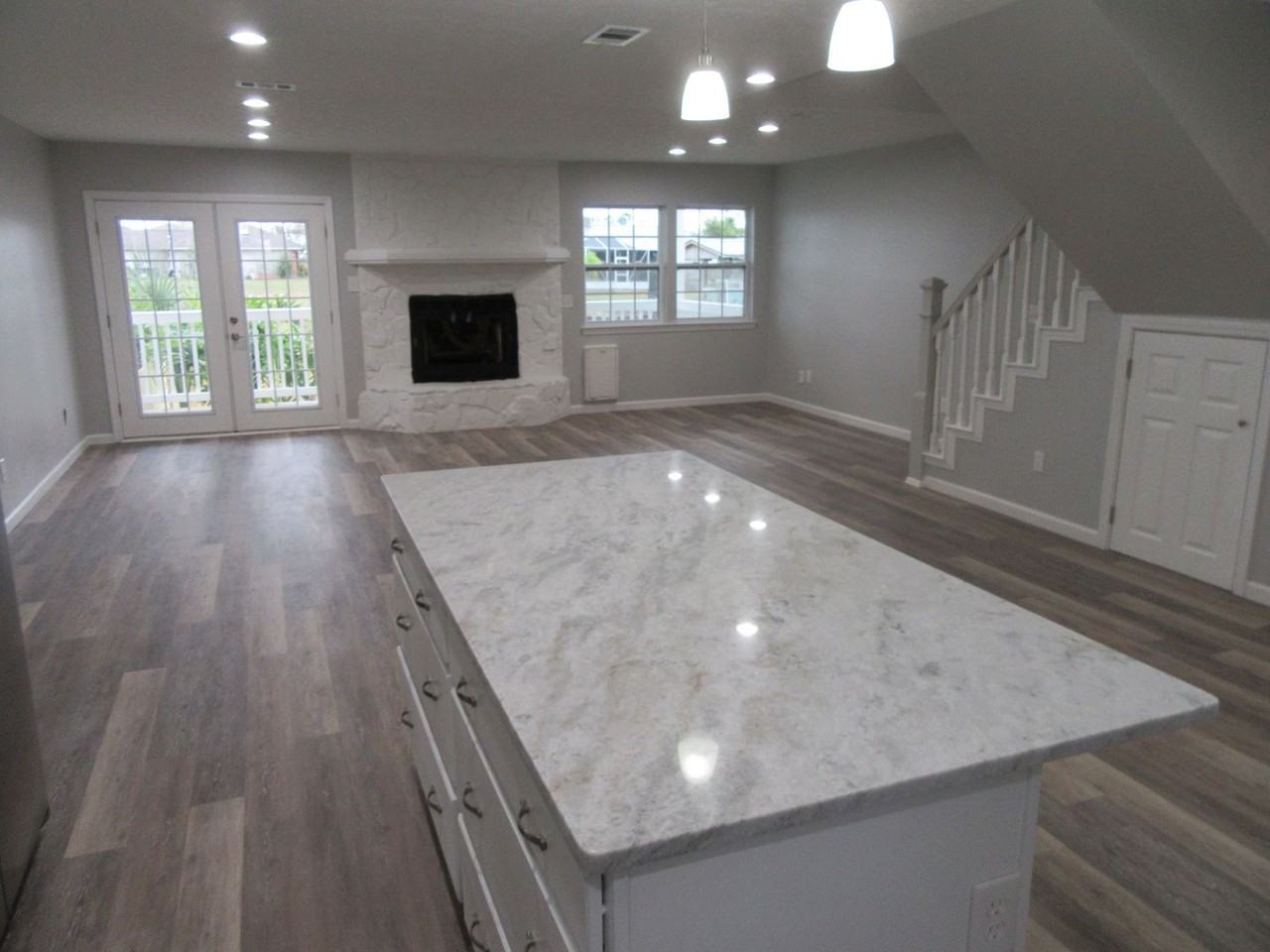 1345 Capri Dr - Photo 3 of 28