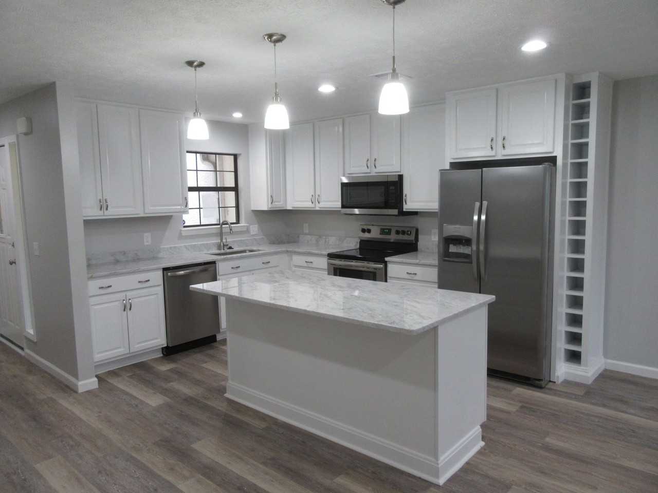 1345 Capri Dr - Photo 4 of 28