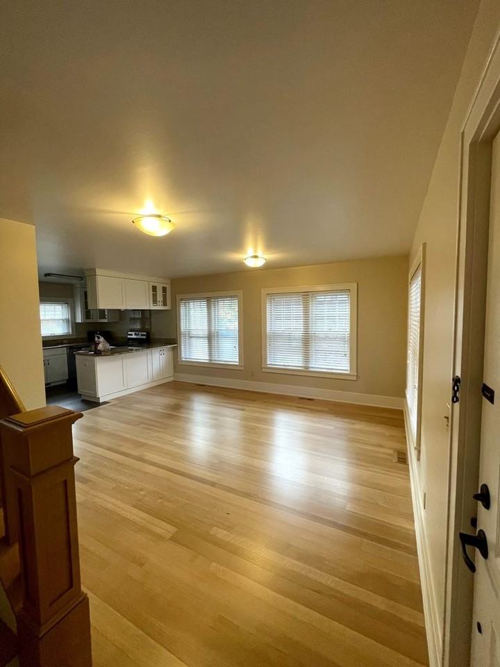 720 Spring St - Photo 3 of 40