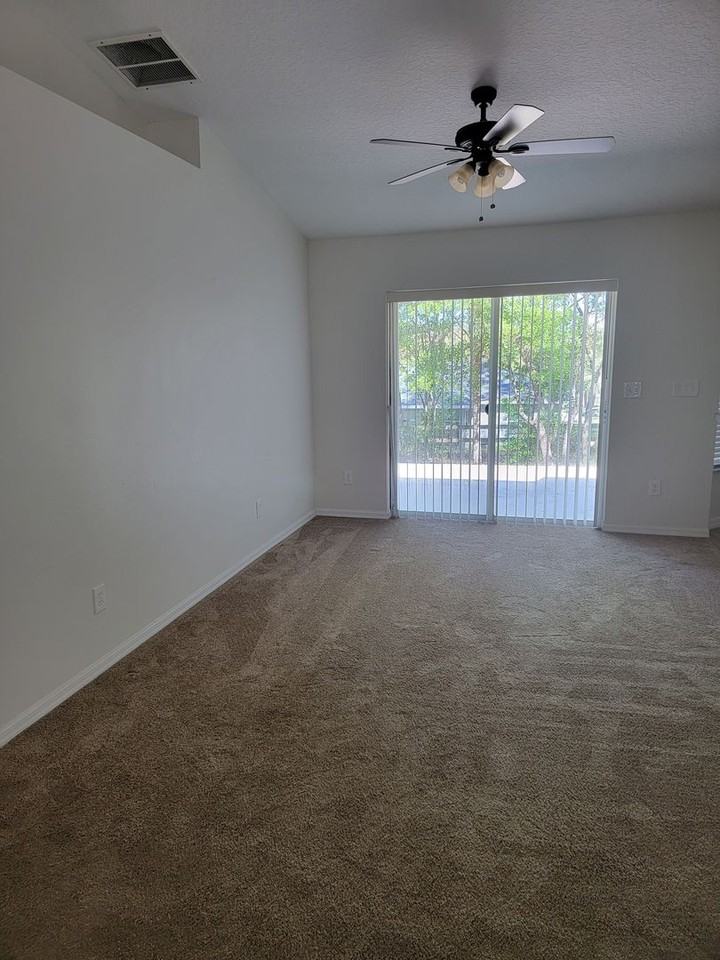 8464 N Bolder Dr - Photo 4 of 14