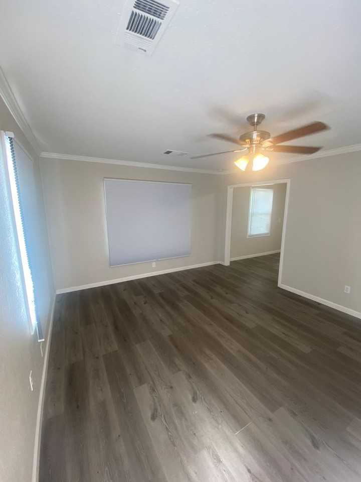 1645 Linden St - Photo 7 of 14