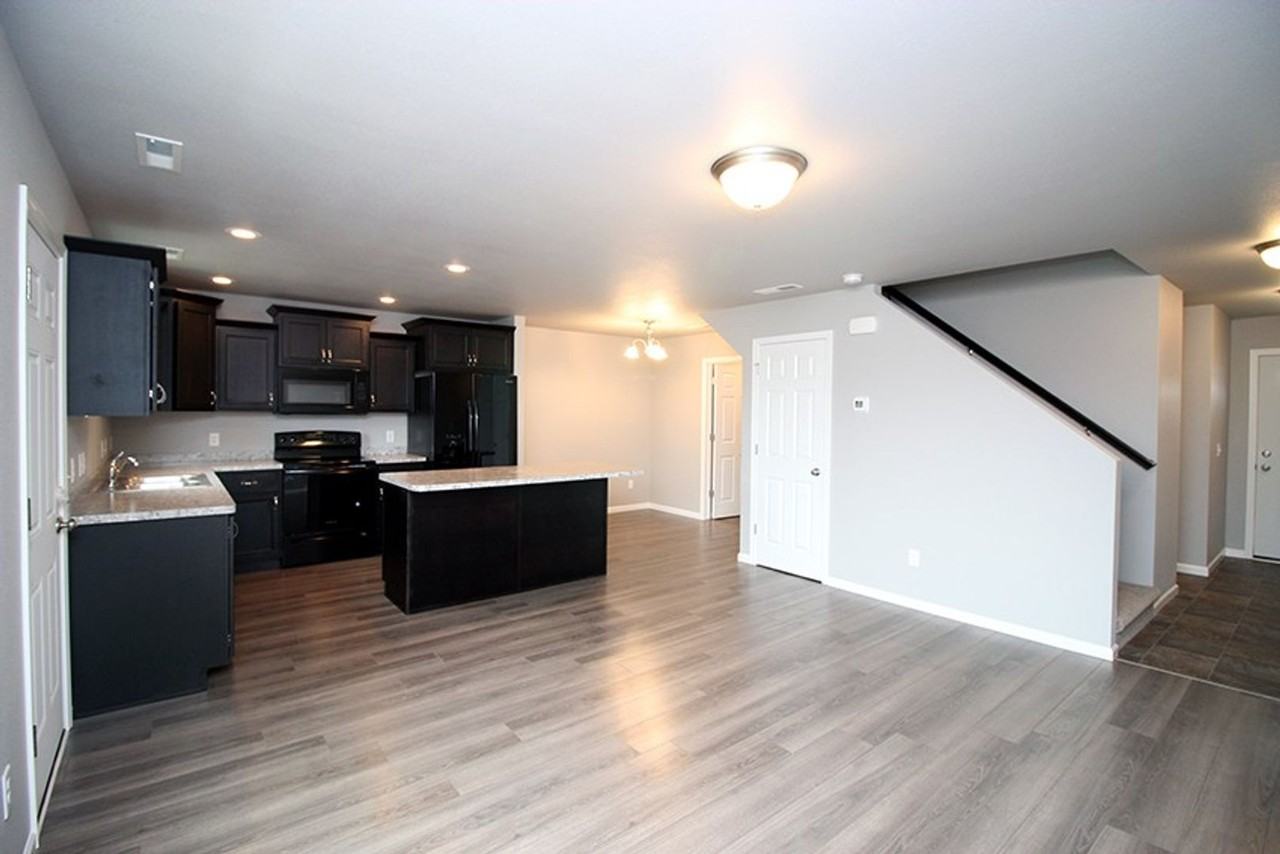 6985 Majestic Loop - Photo 3 of 20