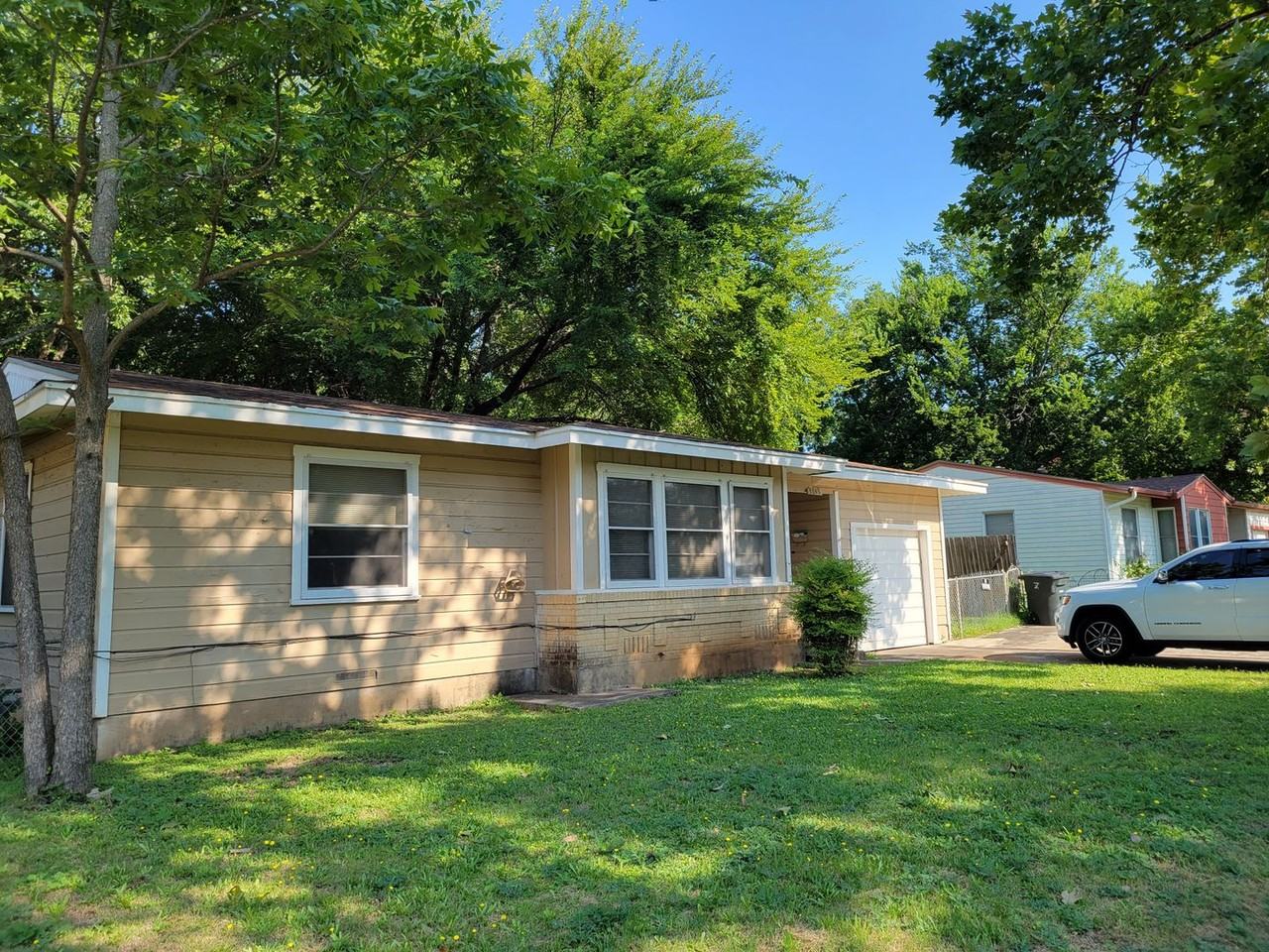 1205 Smith Dr - Photo 2 of 15