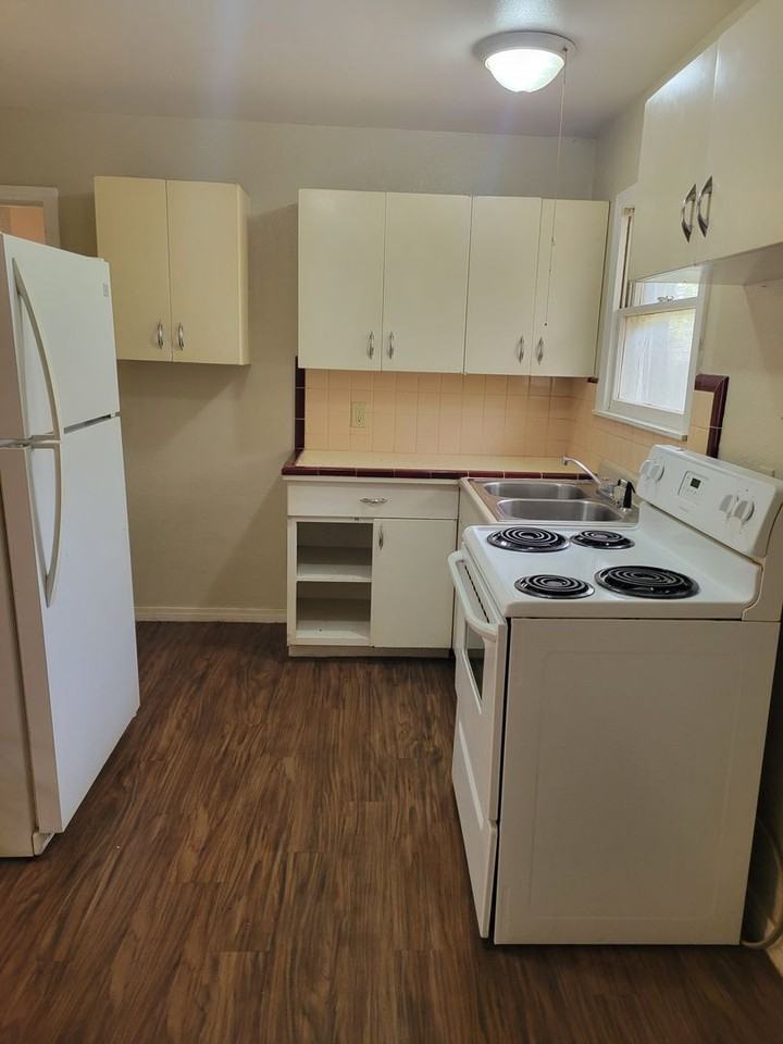 1205 Smith Dr - Photo 5 of 15