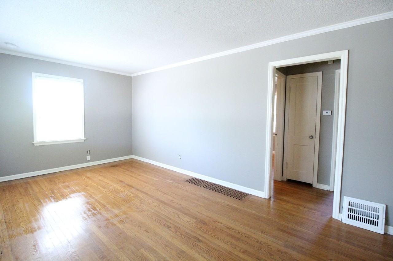 4934 Briar St - Photo 2 of 10