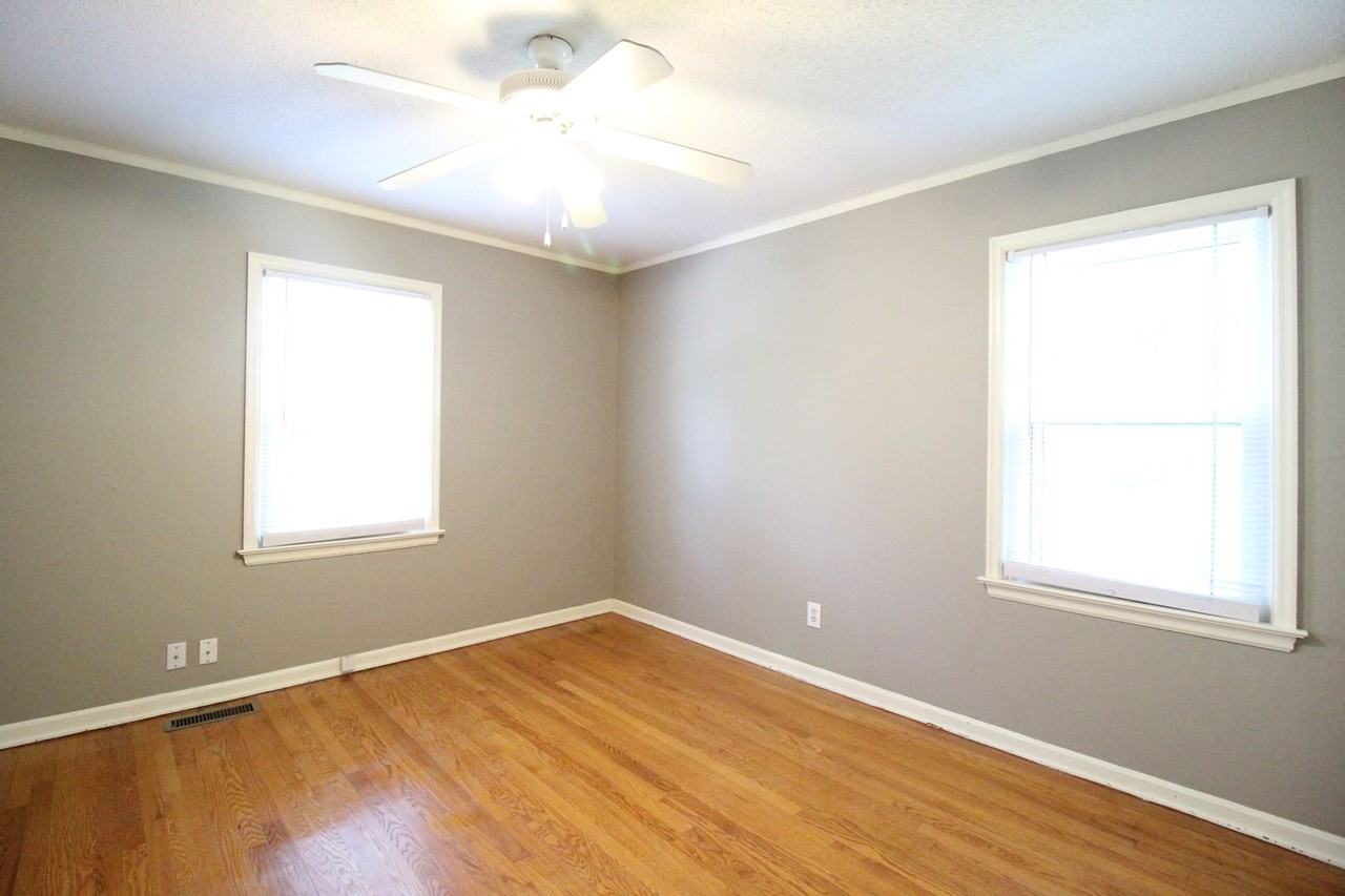 4934 Briar St - Photo 6 of 10