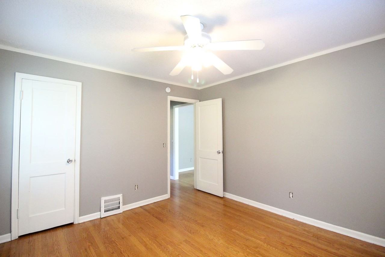 4934 Briar St - Photo 7 of 10