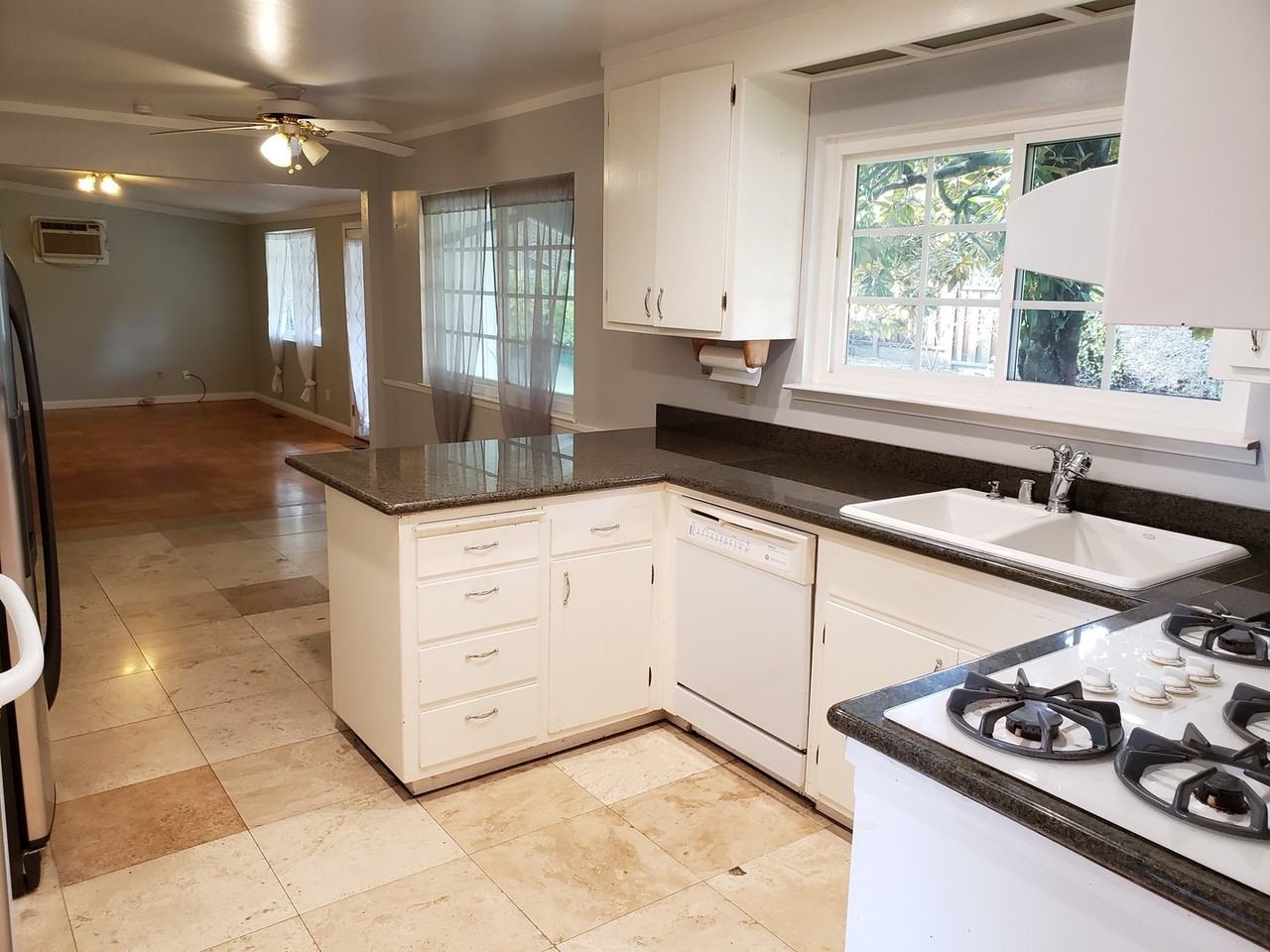 1004 Wickham Dr - Photo 2 of 13