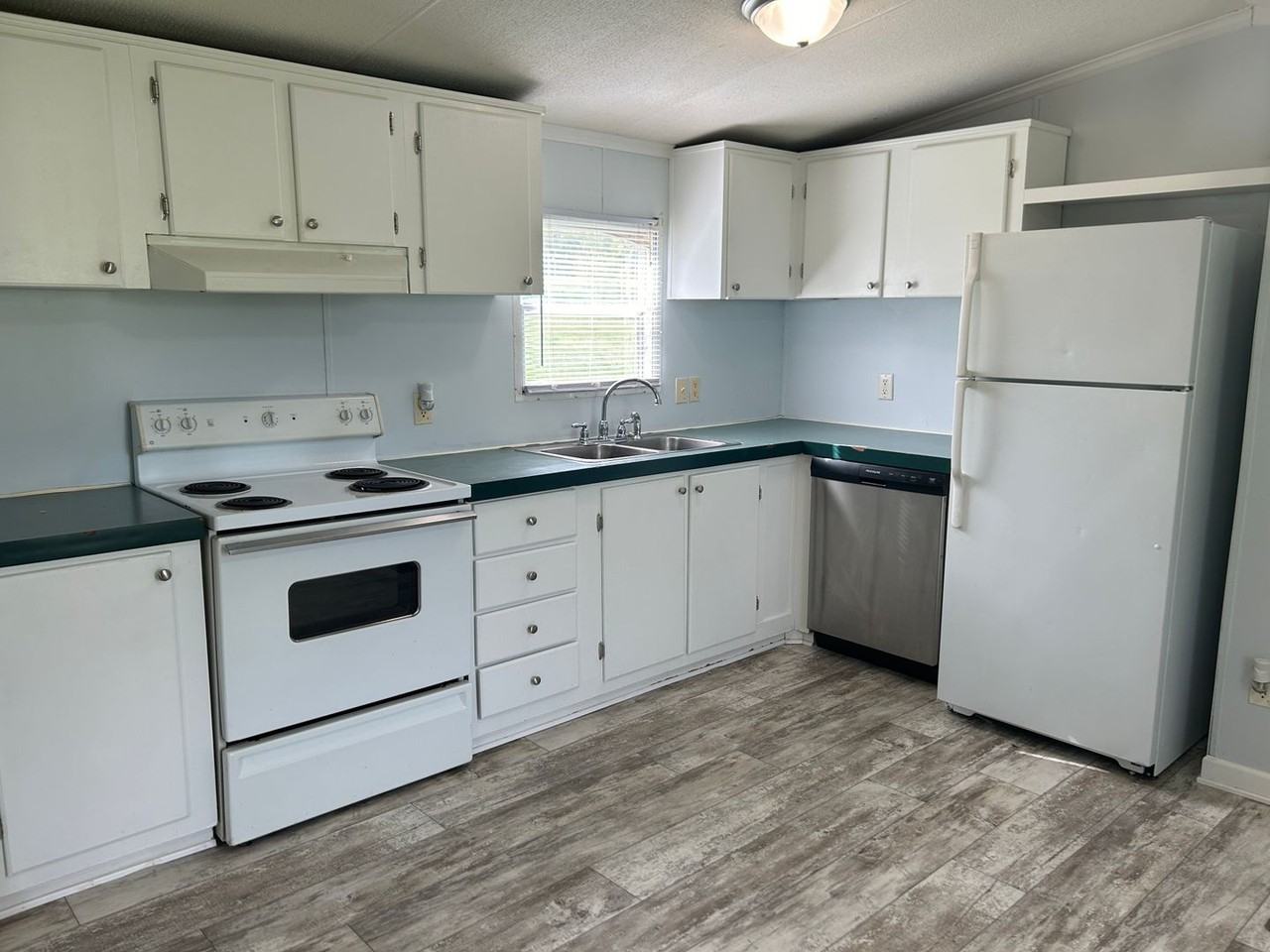 21759 Landwood Trl - Photo 2 of 10