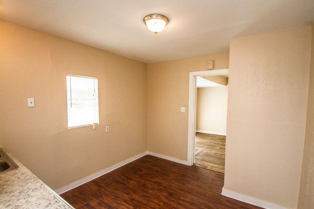 131 E Drexel Ave - Photo 5 of 15
