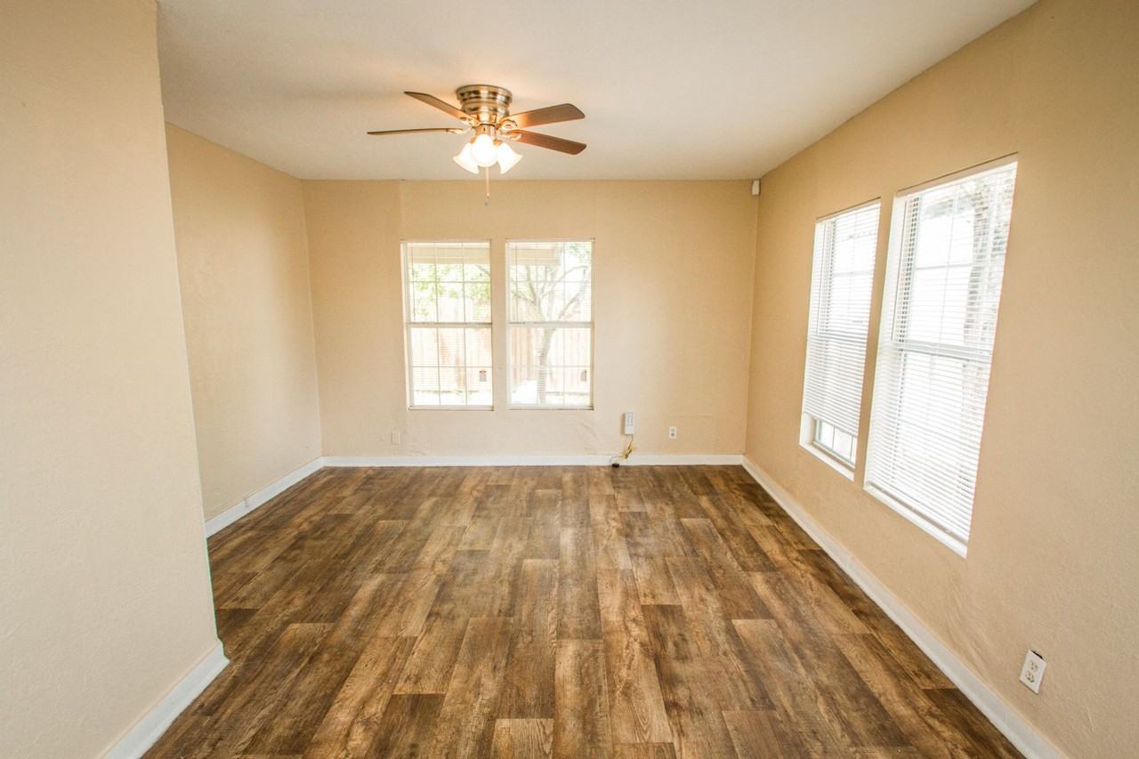 131 E Drexel Ave - Photo 2 of 15